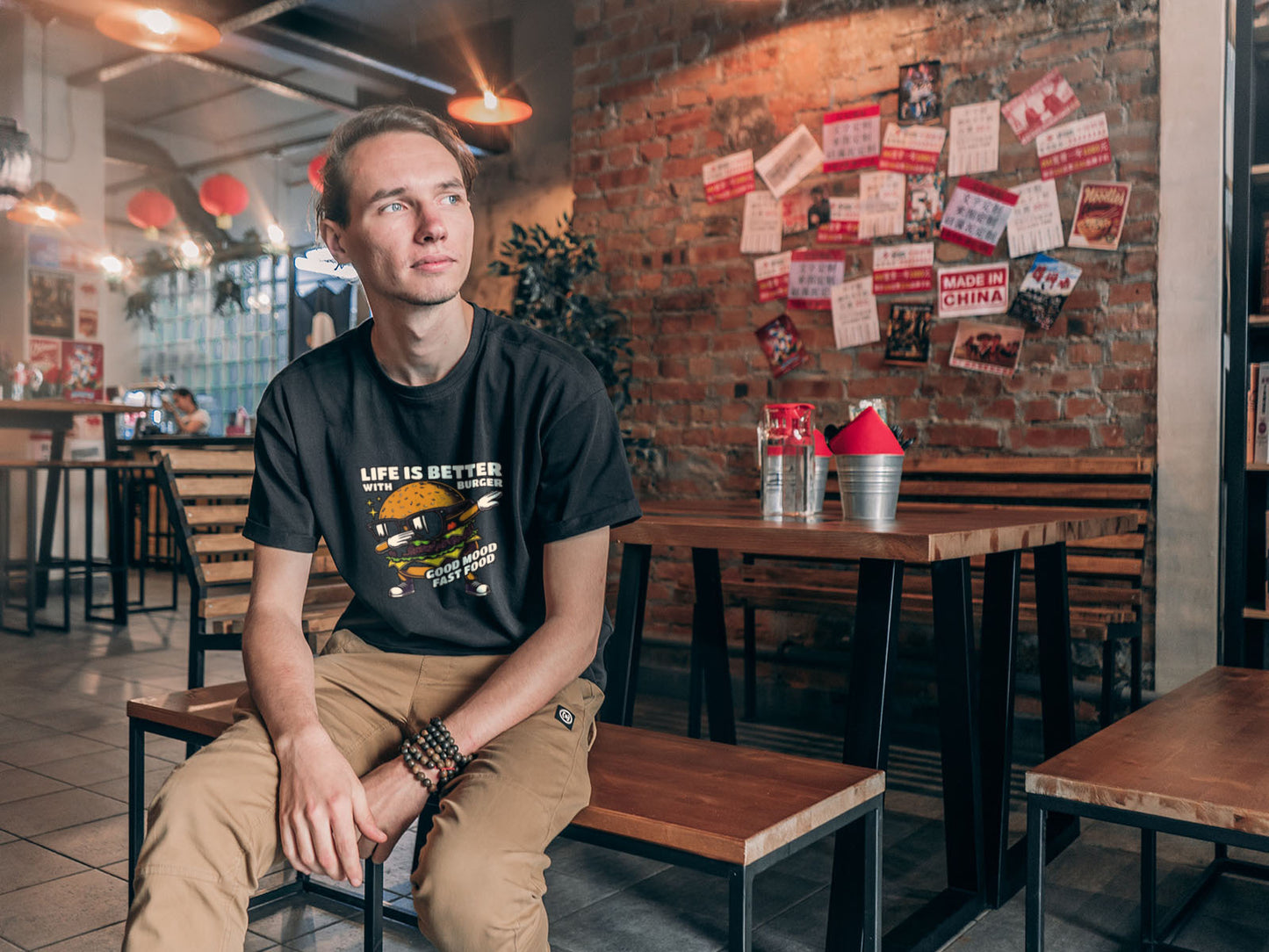 "Life is better with burger" T-shirt/